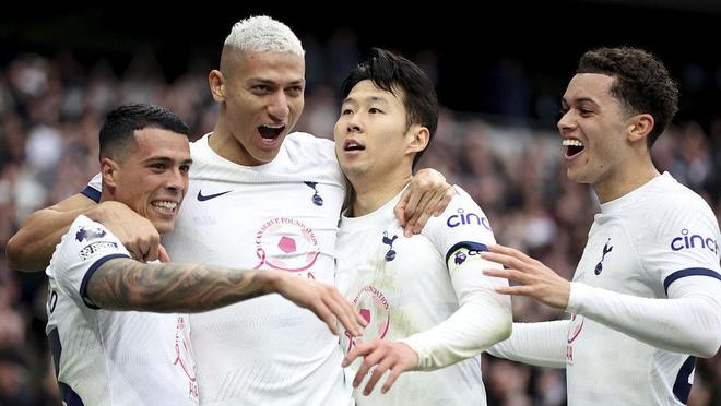 Real Madrid, Liverpool và Paris tập trung vào trung vệ 18 tuổi của Lille
